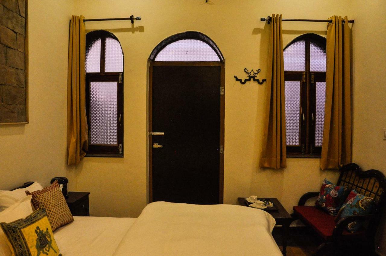 Hotel Vamdev Fort Пушкар Екстериор снимка